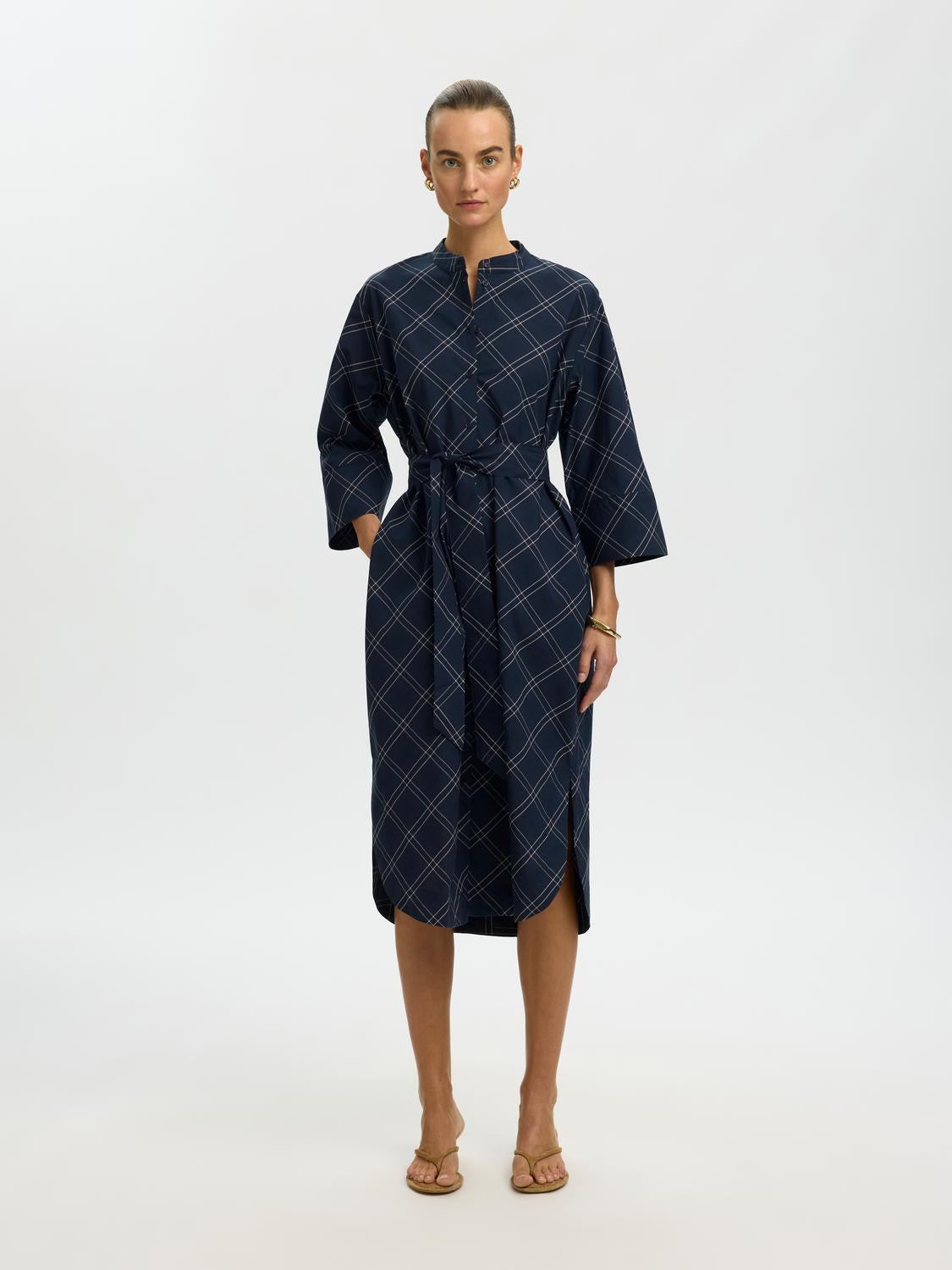 model_shot-front